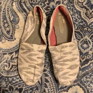 Size 8 Toms lightly worn!